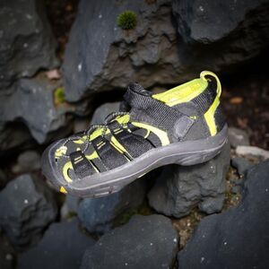 Keen Little Kids' Newport H2 Black/Yellow Sandal Size 12